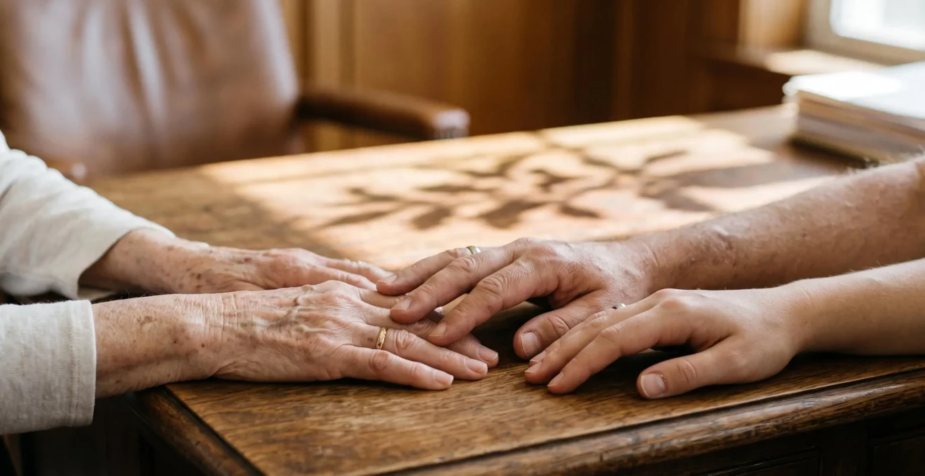 Illustration symbolique des liens familiaux entremêlés d'une succession complexe, mains de plusieurs générations posées sur une table de notaire
